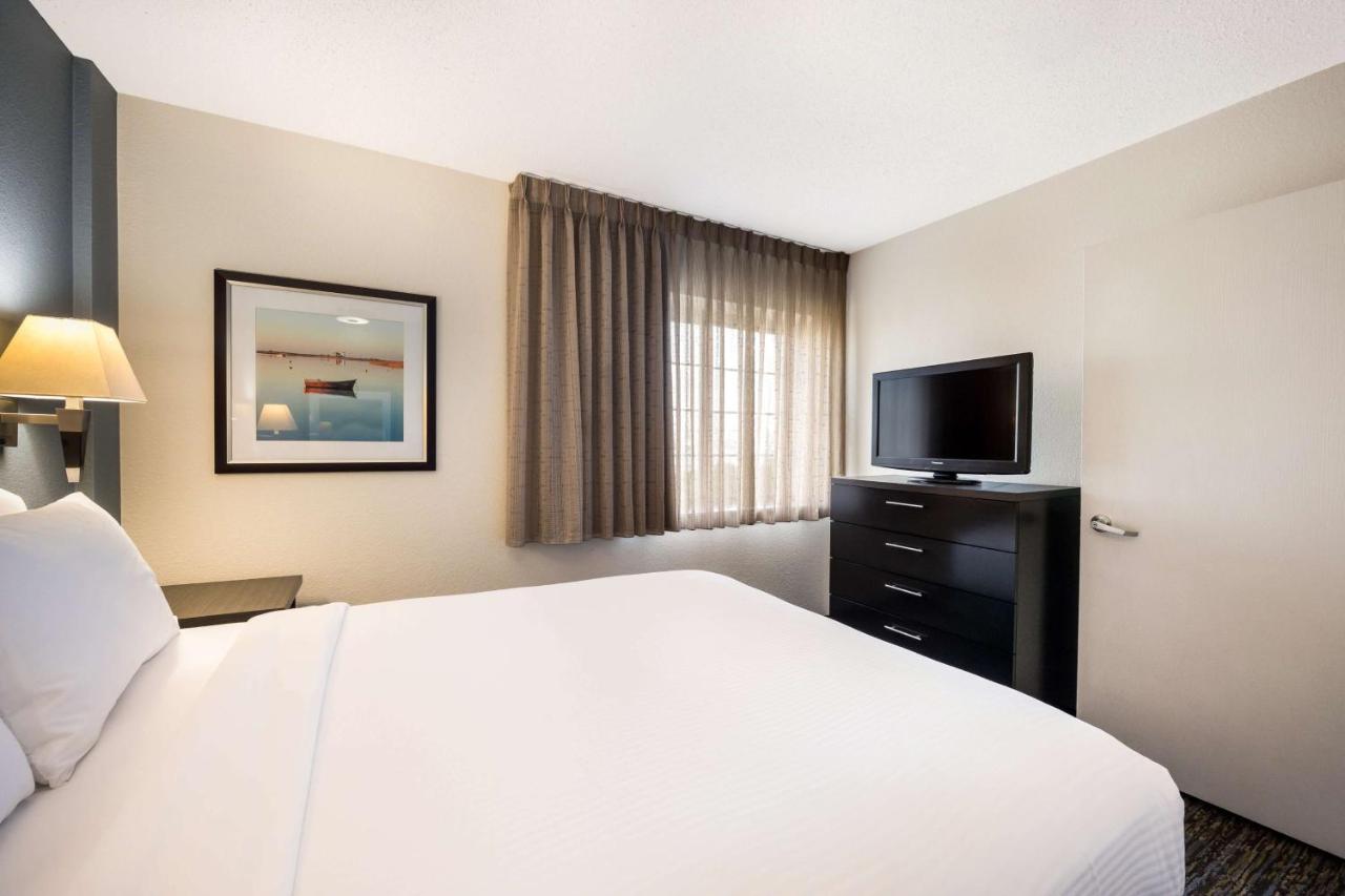 Hotel Sonesta Simply Pittsburgh Airport 3*